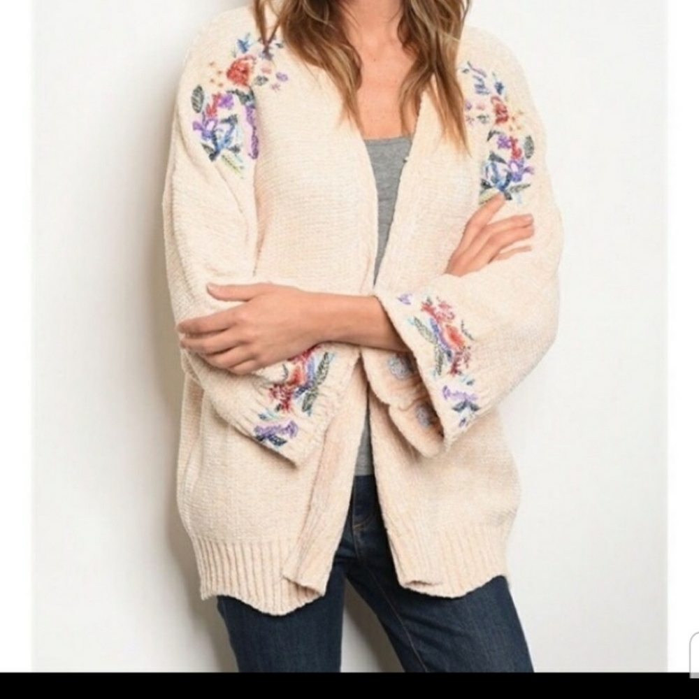NEW with tags Very J Chenile Cardigan M